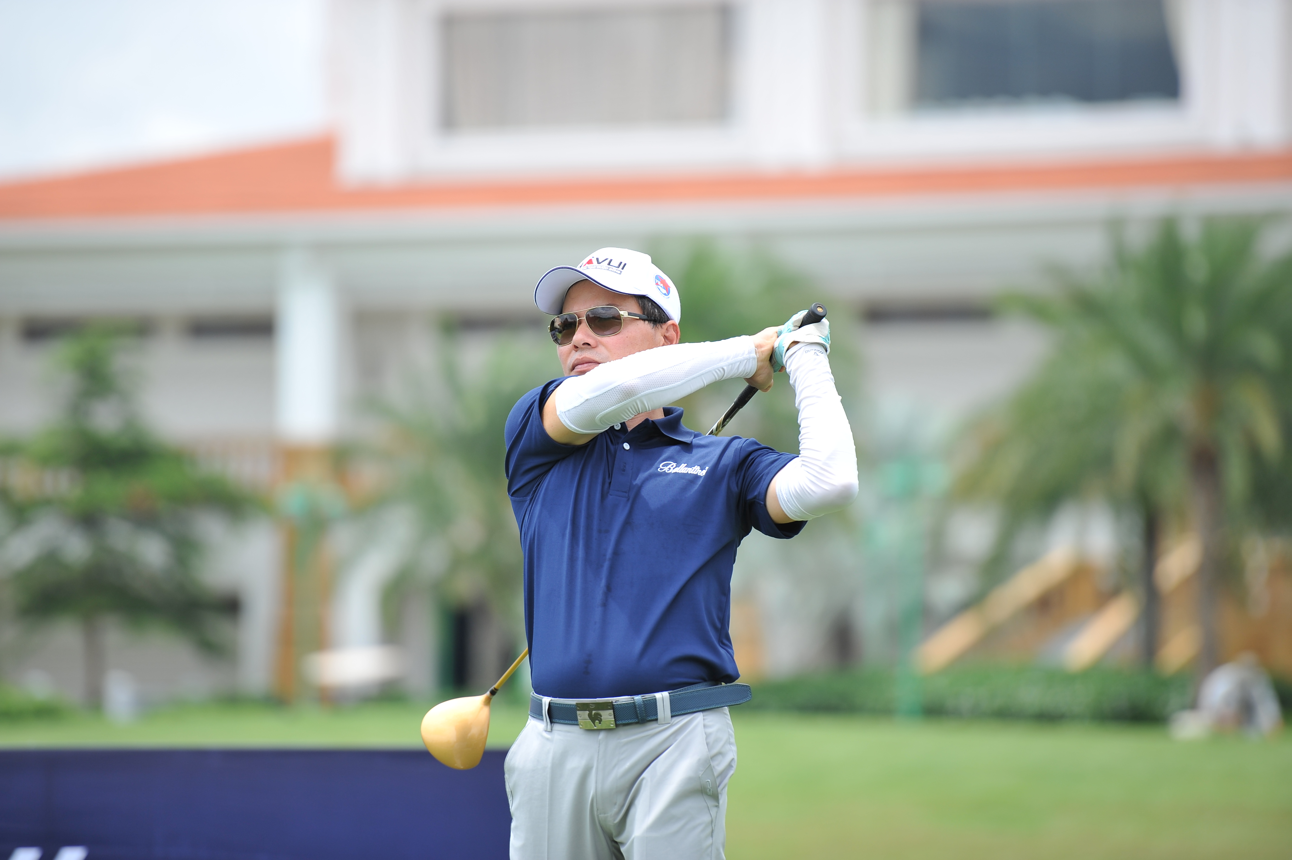 220 triệu đồng cho trẻ em nghèo miền Trung từ giải golf