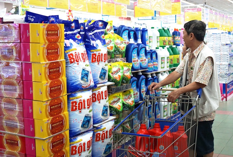 Cuối tuần siêu thị giảm giá mạnh bột giặt, dầu gội...