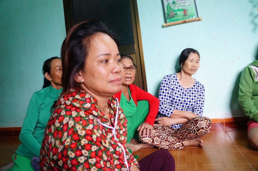 Hồi hộp chờ 34 ngư dân bị đâm chìm tàu vào bờ
