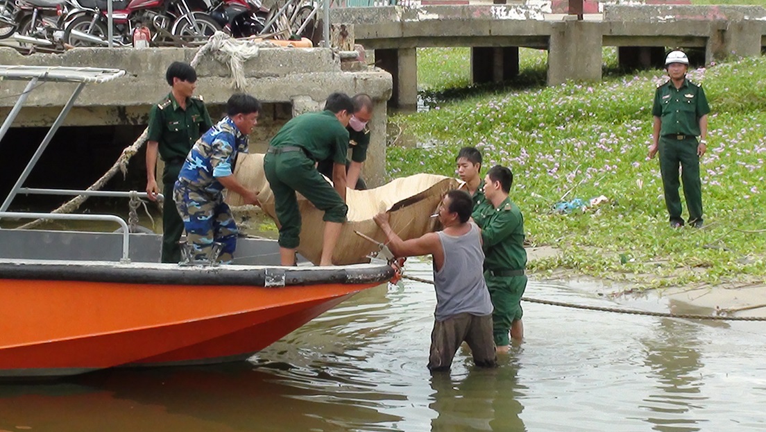 Thi thể cô gái mặc đồng phục Big C có nhiều vết chém
