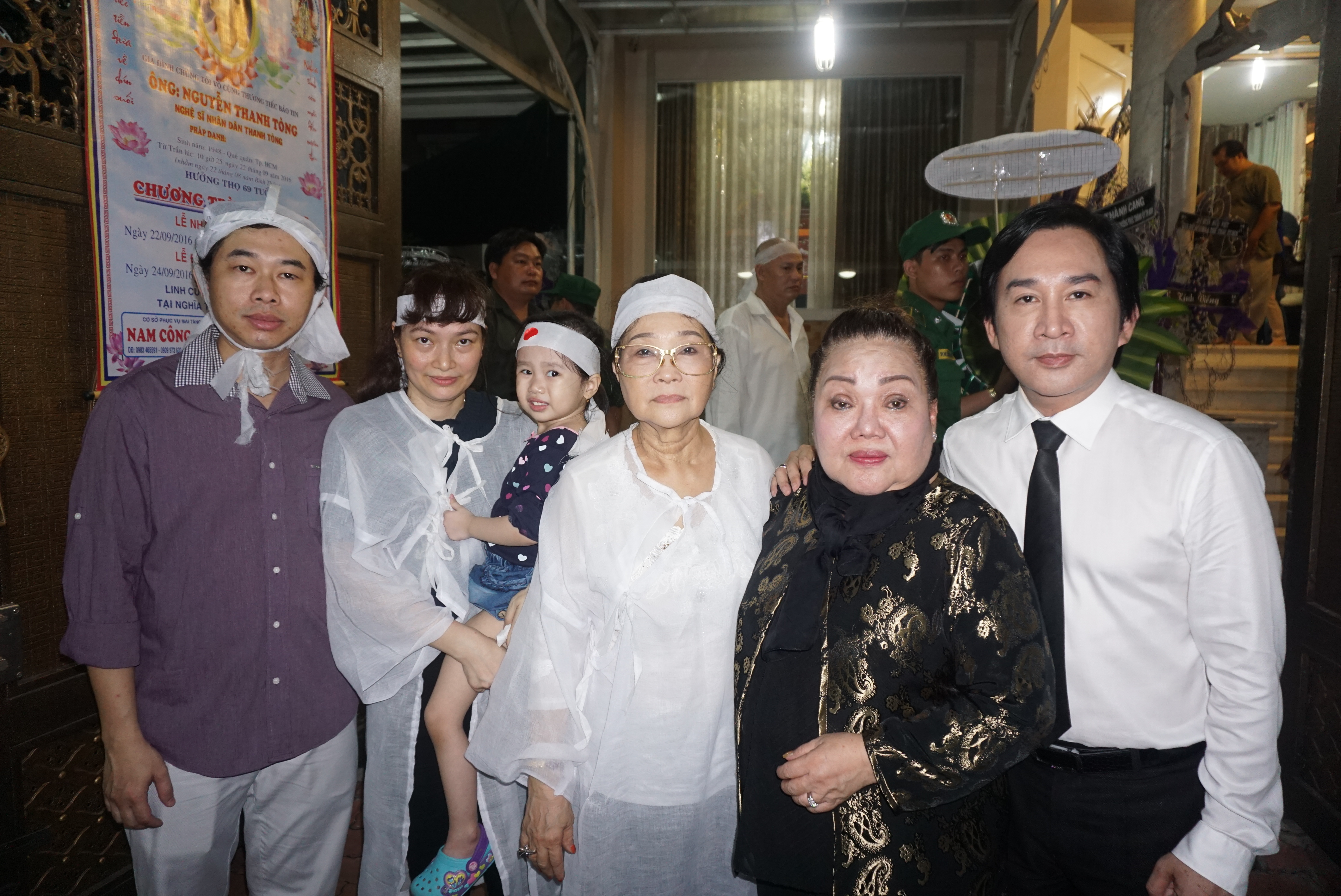 Đồng nghiệp nghẹn ngào tiễn biệt NSND Thanh Tòng
