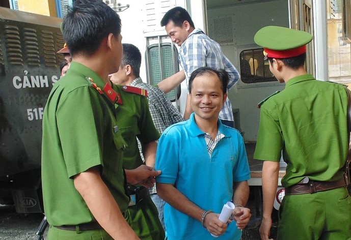 Hoãn xử phúc thẩm vụ "chai nước ngọt có ruồi"