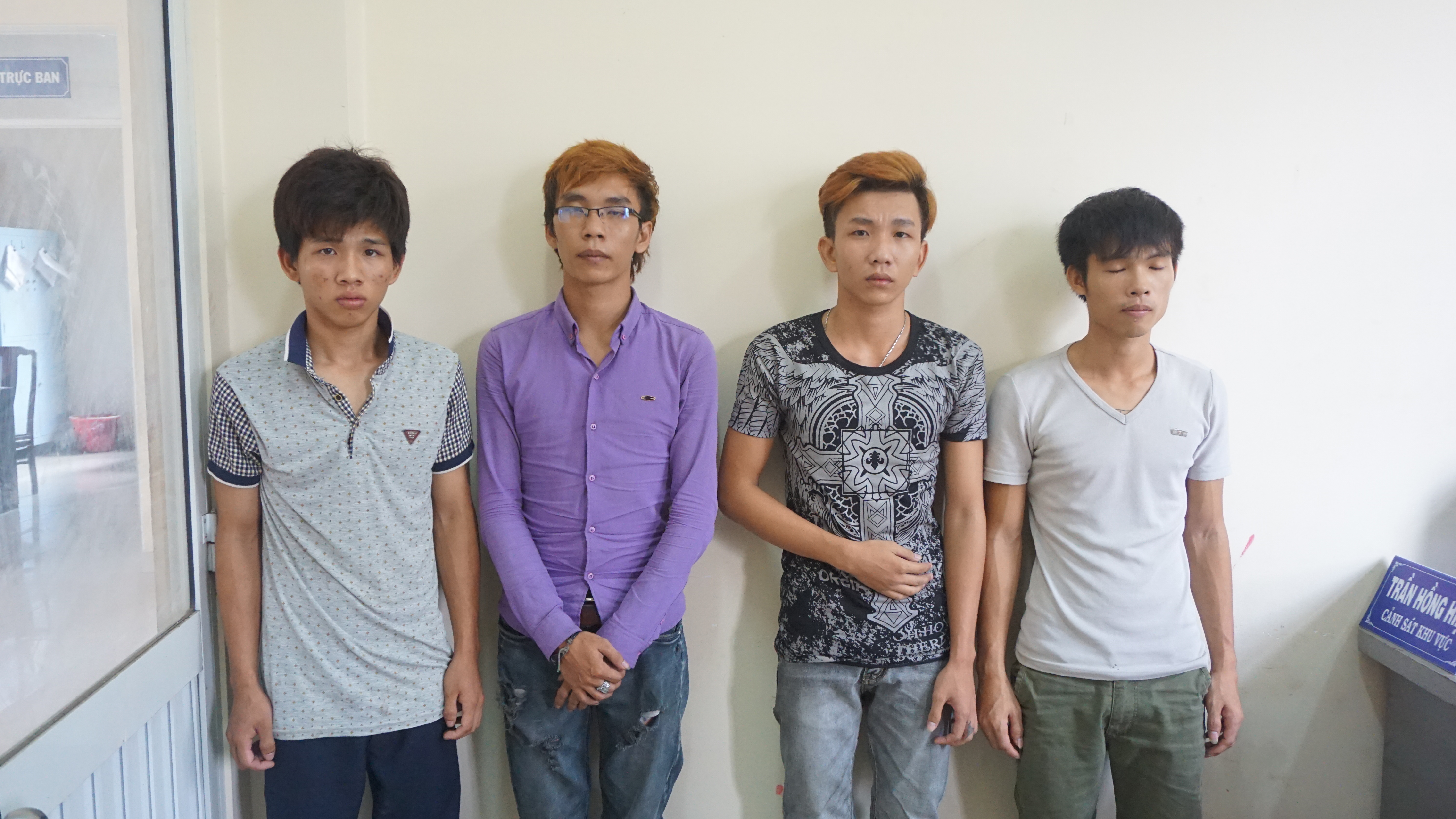 "Hốt" trọn băng cướp "nuốt" 17 điện thoại của người bán