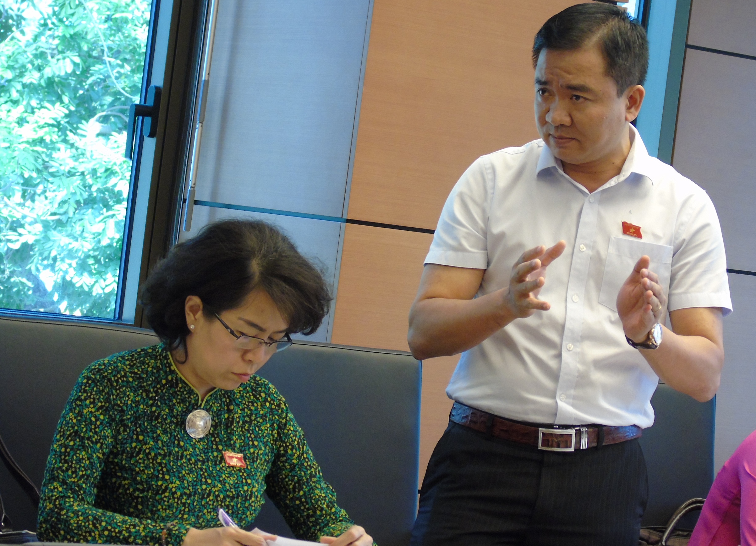 ĐB Nguyễn Minh Đức phát biểu thảo luận tổ TPHCM-Ảnh: Văn Duẩn
