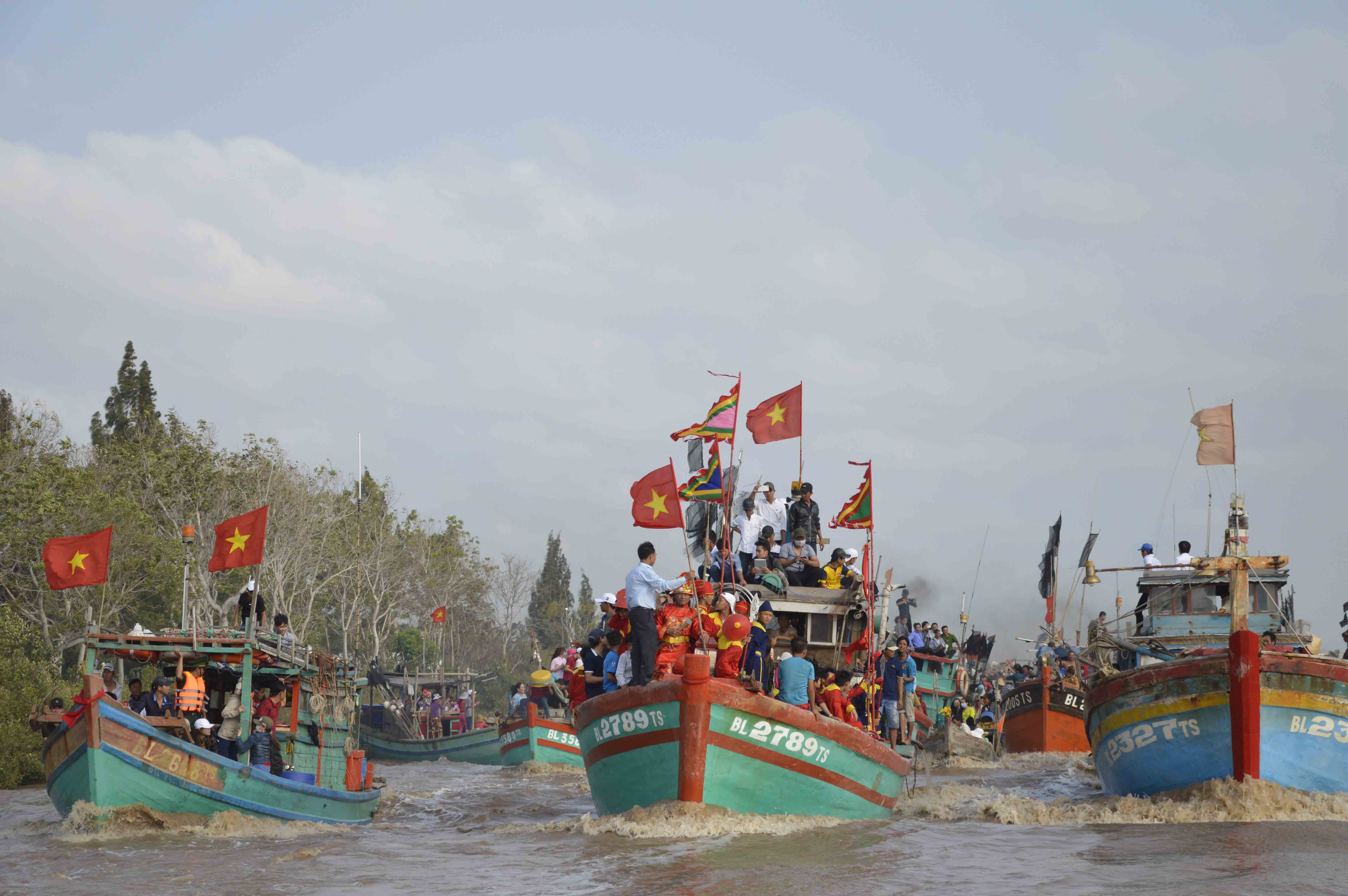 Tưng bừng Lễ hội Nghinh Ông