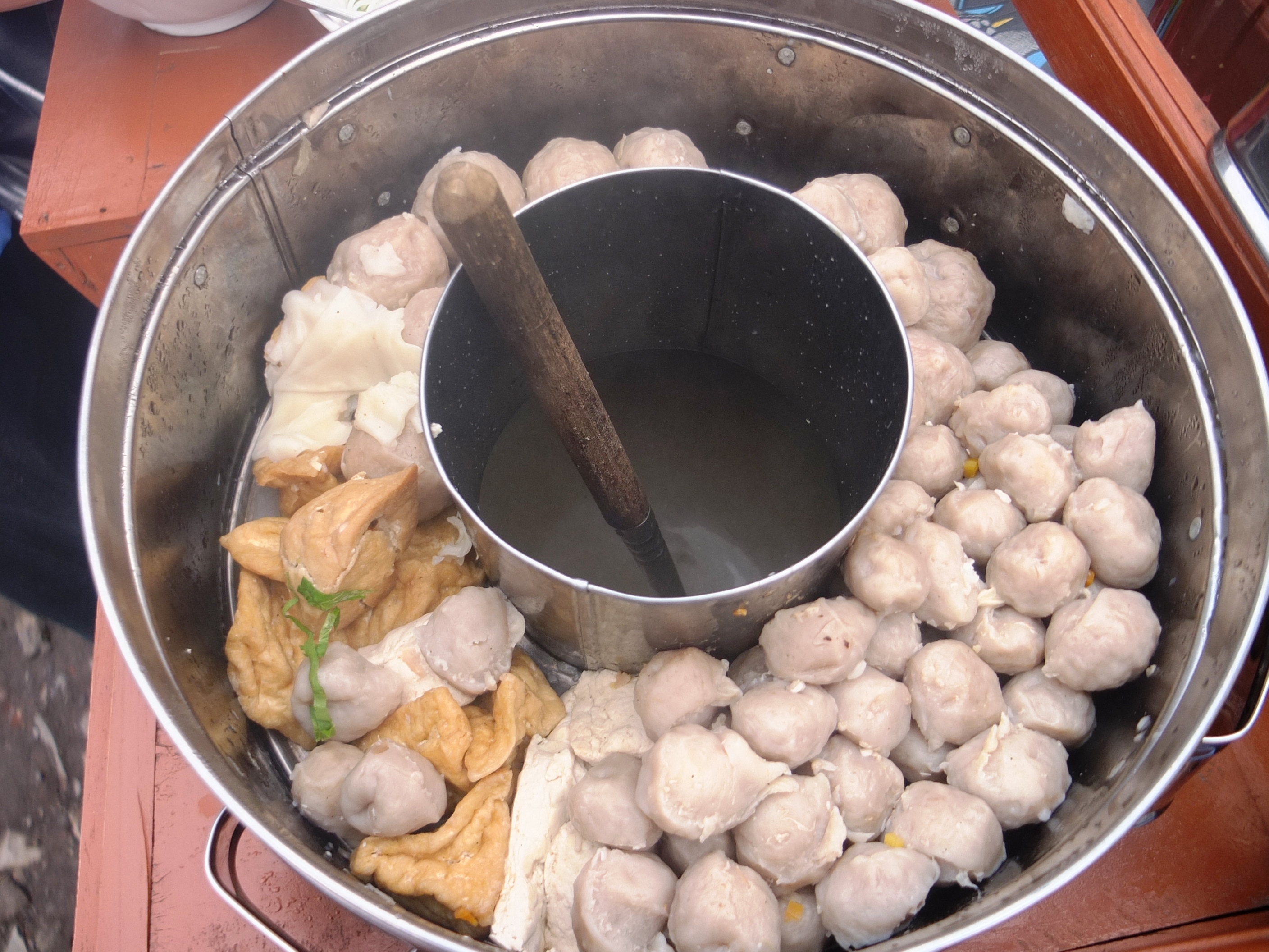 “Bội thực” bò viên ở Indonesia