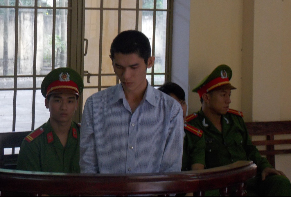 Ngăn tình nhân về nhà, bị con tình nhân đâm chết