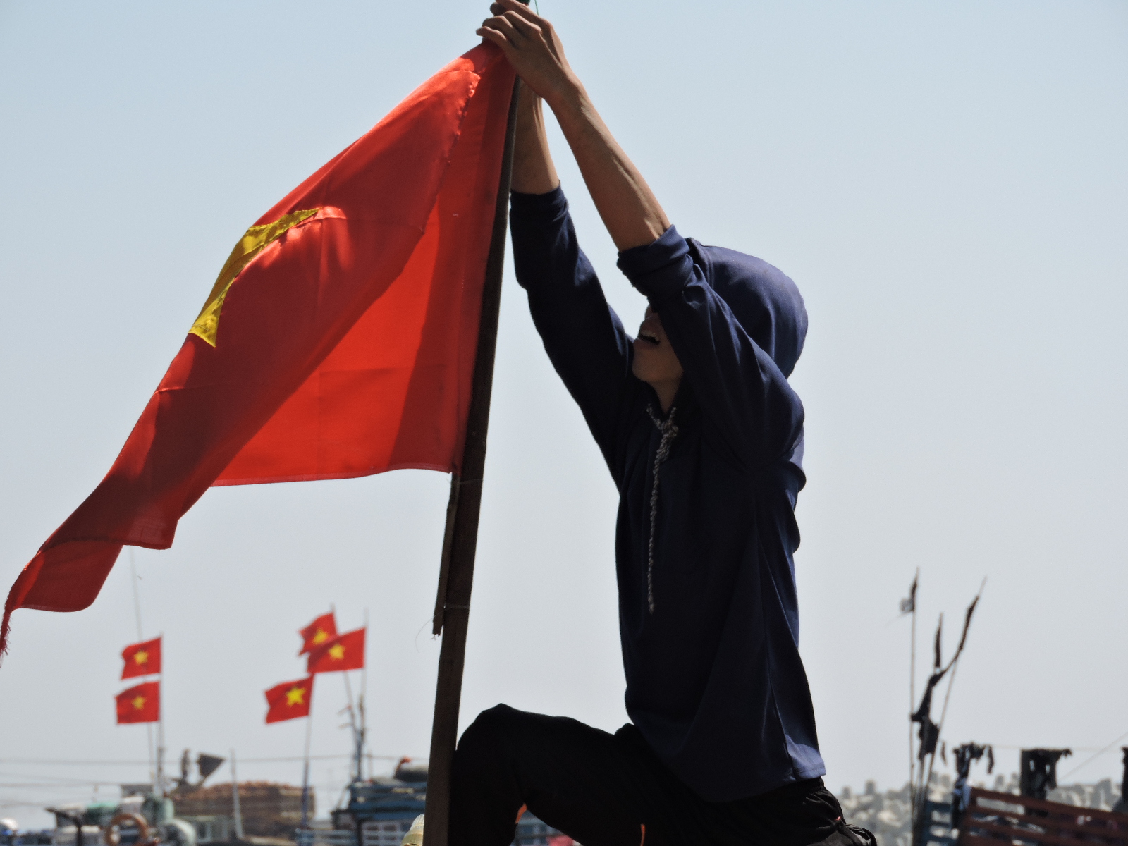 Ngư dân Hoàng Sa hối hả vươn khơi