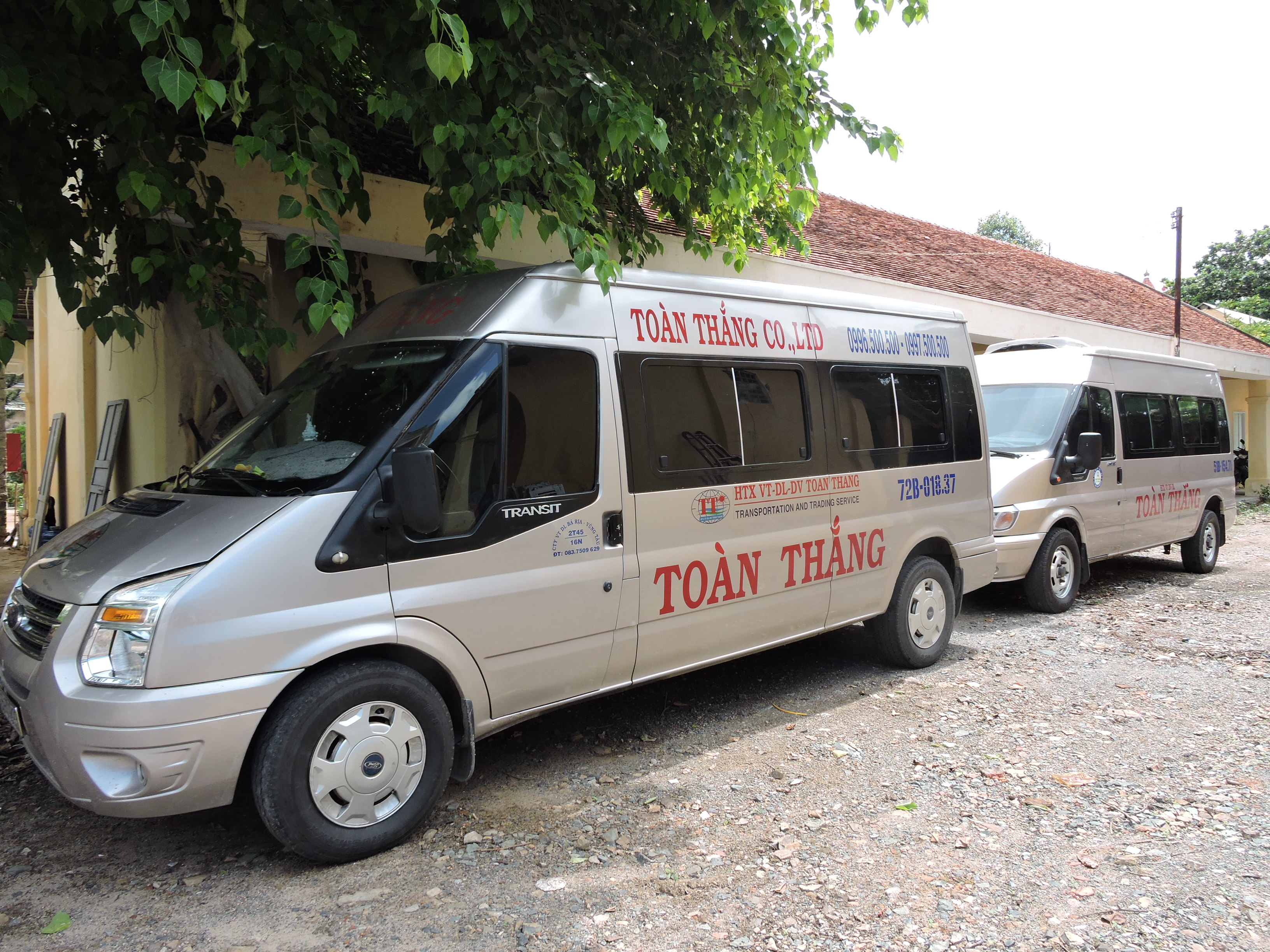Bắt giữ 4 xe giả nhãn hiệu hãng Hoa Mai, Toàn Thắng