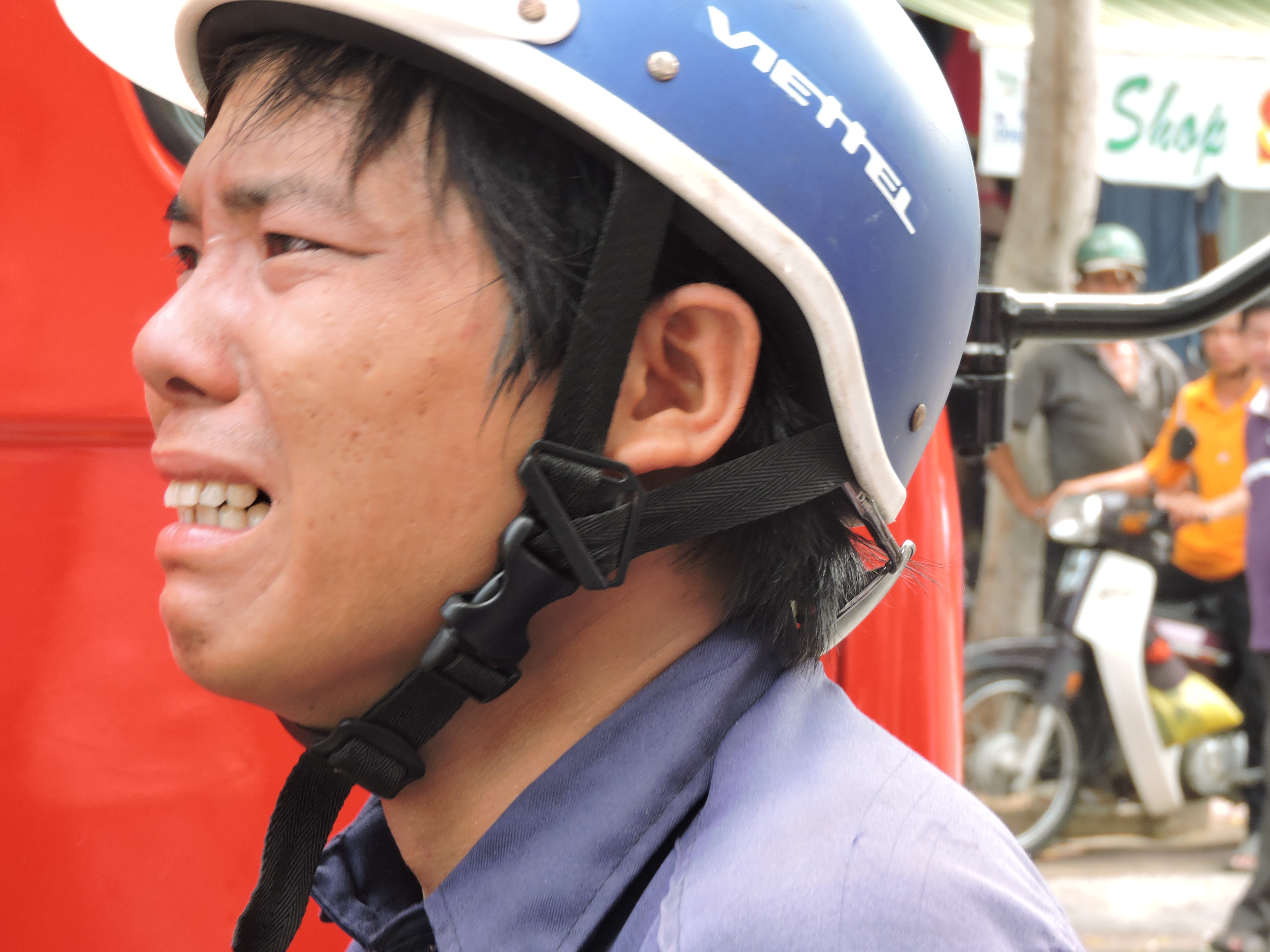 Sập giàn giáo, 2 người mắc kẹt đã tử vong