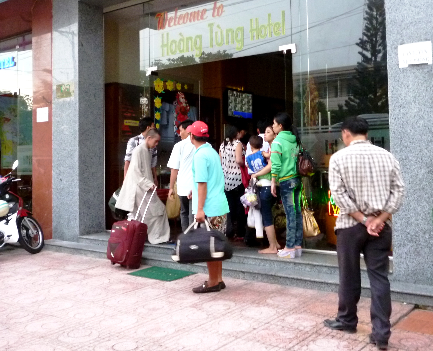 Công khai nhà hàng, khách sạn "chặt chém" du khách
