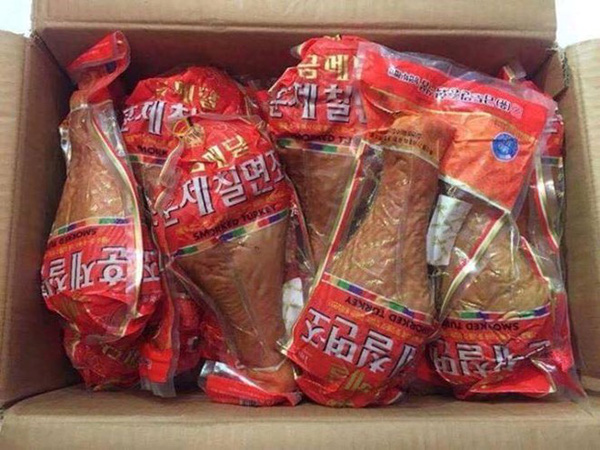 Đùi gà khủng nặng 1 kg “cháy hàng” ở Hà Nội