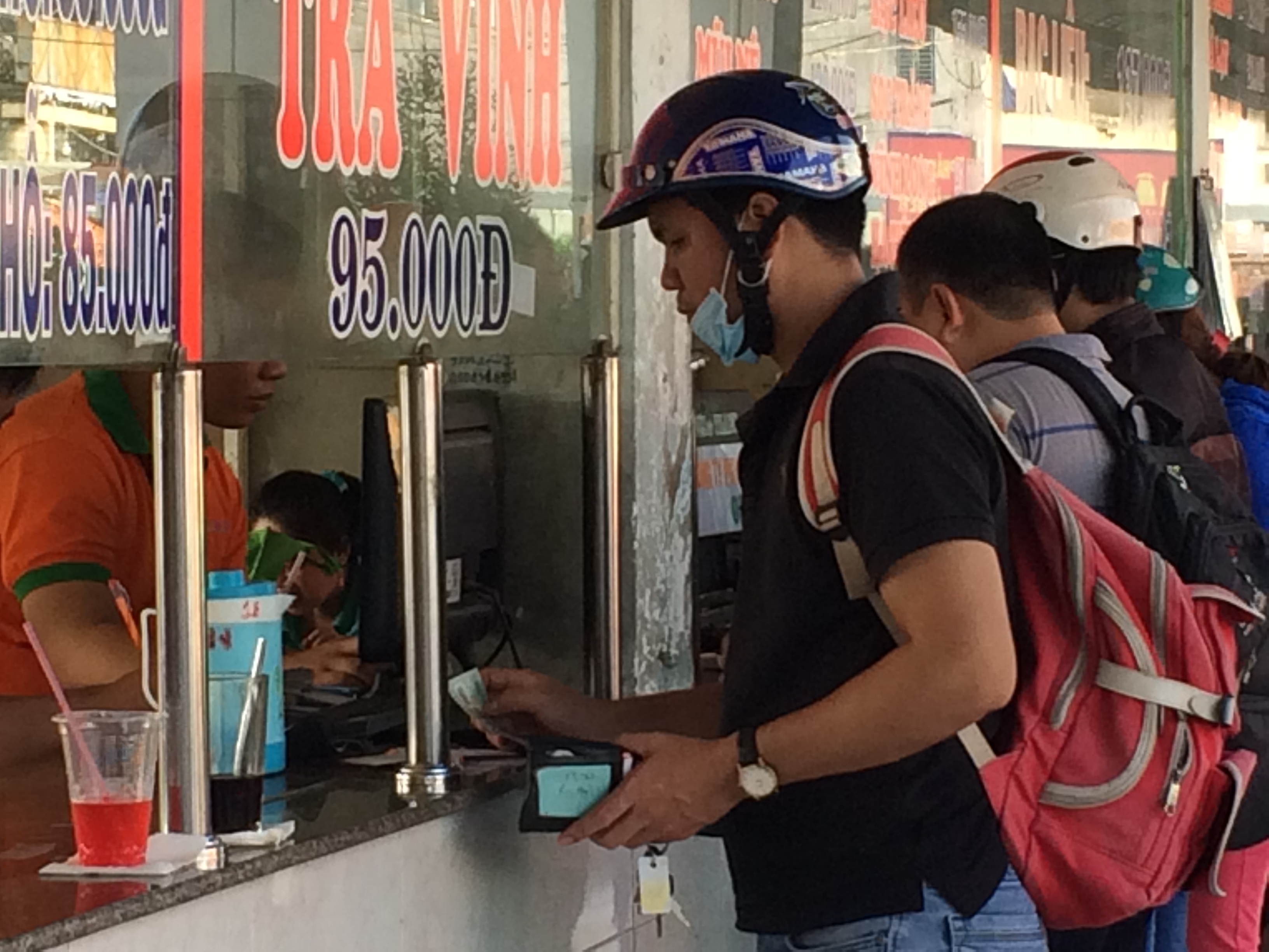 Lo hết vé xe Tết