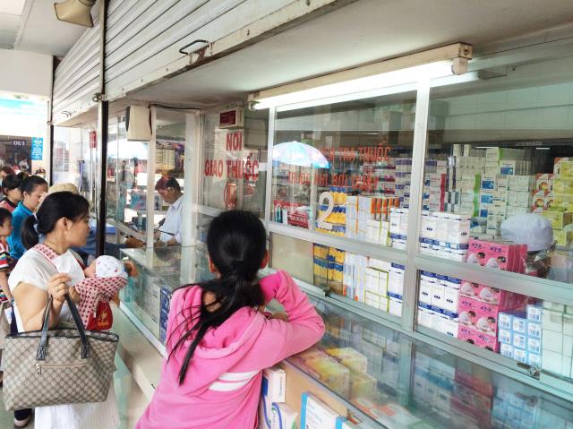 Vụ “đưa thuốc vào BV Nhi đồng 2”: Kiểm điểm các cá nhân liên quan