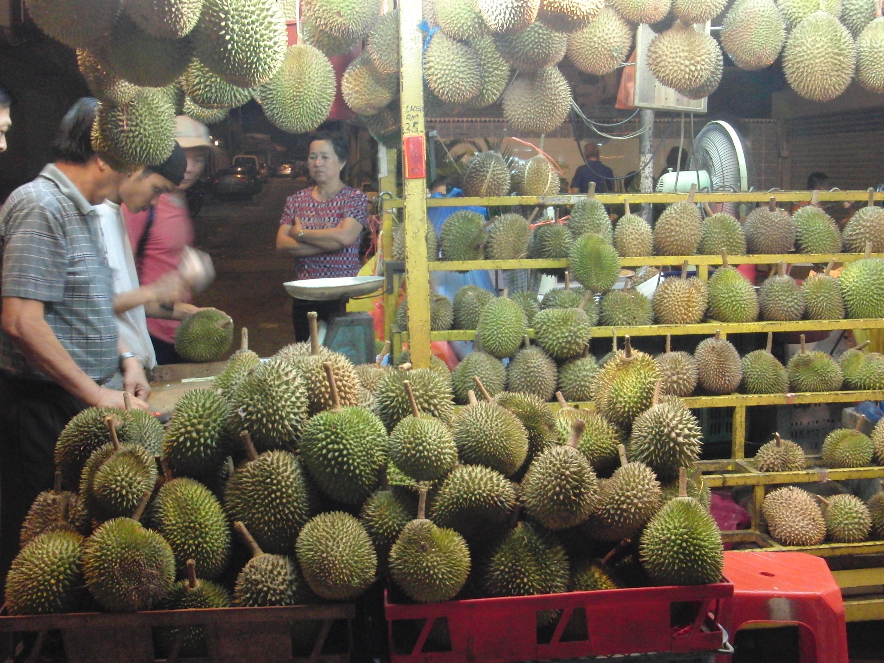Chê sầu riêng không ngon, đâm người bán đến chết