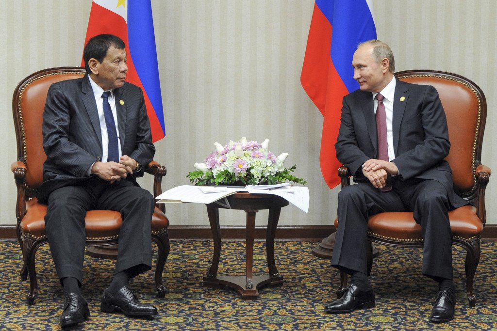 Tổng thống Duterte gặp "thần tượng" Putin