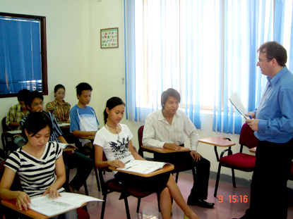 Tiếng Anh “đi” quá chậm