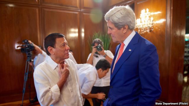 Tổng thống Philippines "xúc phạm" đại sứ Mỹ
