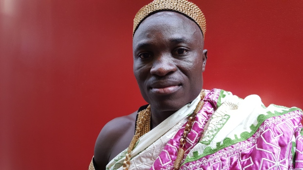 Anh Eric Manu, vua tộc Akan ở Ghana. Ảnh: CBC