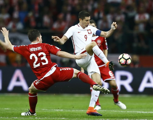 Lewandowski lập hat-trick, Ba Lan vượt qua Đan Mạch