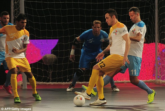 Xem Giggs mê hoặc vua futsal Falcao