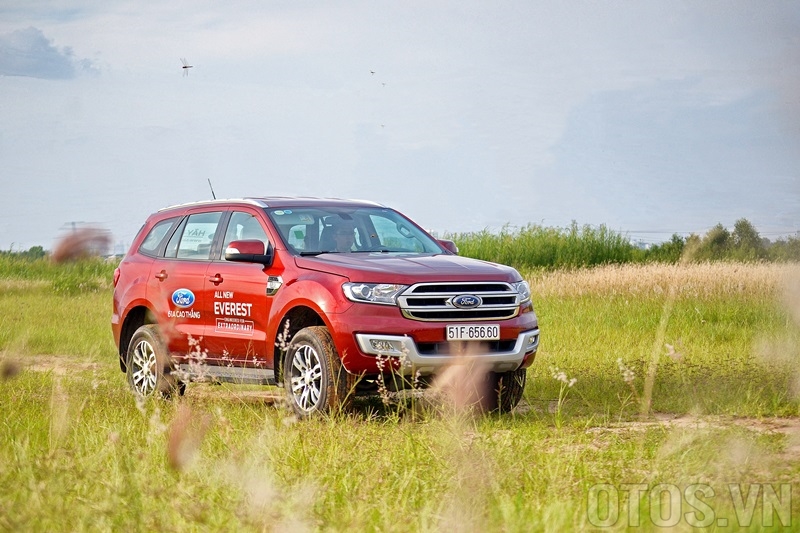 Đánh giá Ford Everest Trend 2016: Giá cao liệu có đáng “đồng tiền bát gạo”?