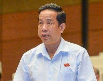 Nên đình chỉ chức vụ con trai cựu bộ trưởng Vũ Huy Hoàng