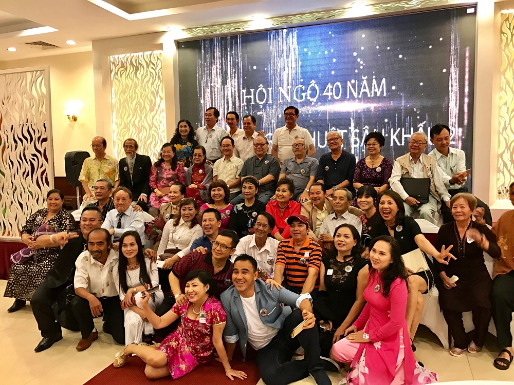 Những cái ôm thắm thiết