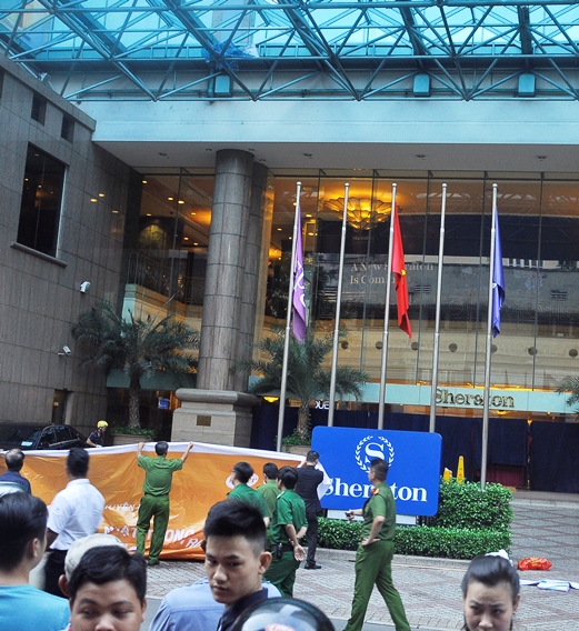 Nghi rơi từ tầng cao, người đàn ông tử vong trước khách sạn Sheraton