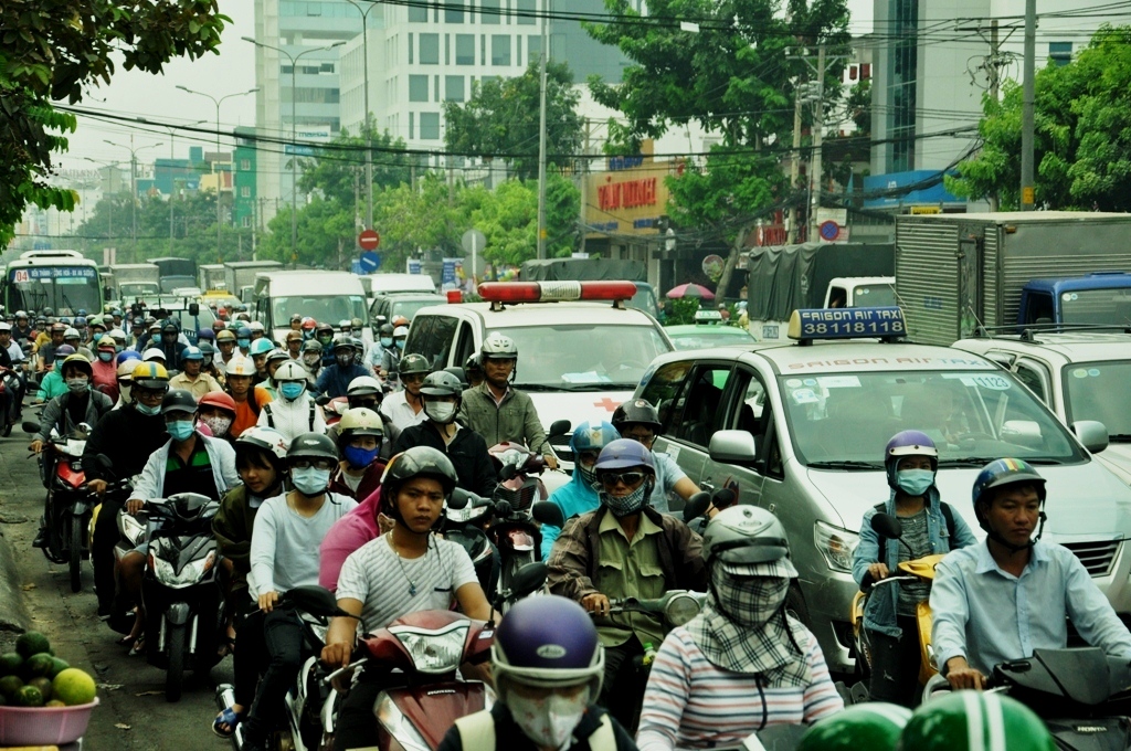 Xe cứu thương hụ c&ograve;i trong tuyệt vọng