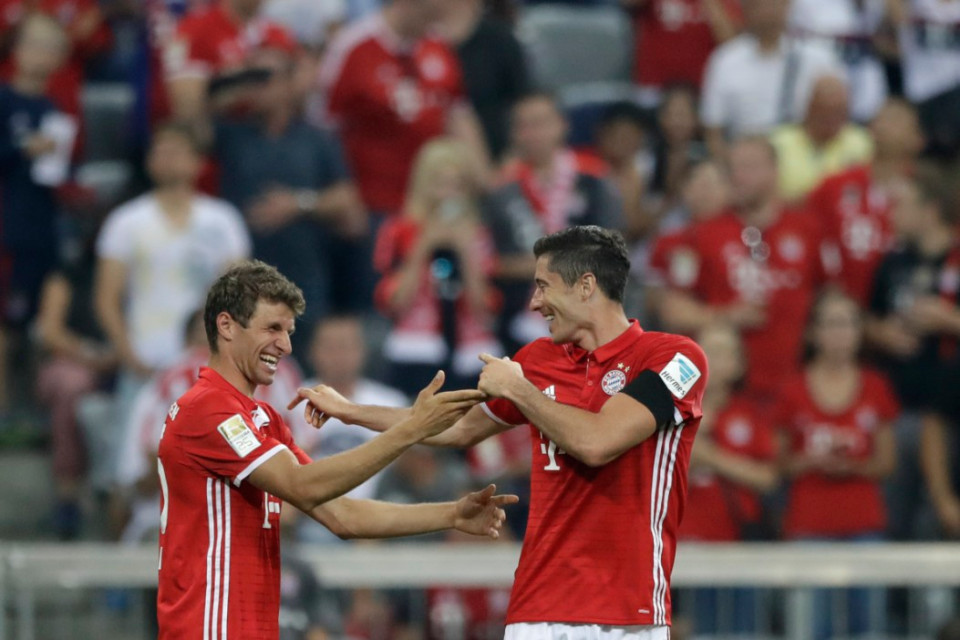 Lewandowski lập hat-trick, Bayern Munich thắng "6 sao"
