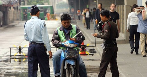 “Xe ôm” Uber và Grab tại Thái Lan bị buộc ngừng hoạt động