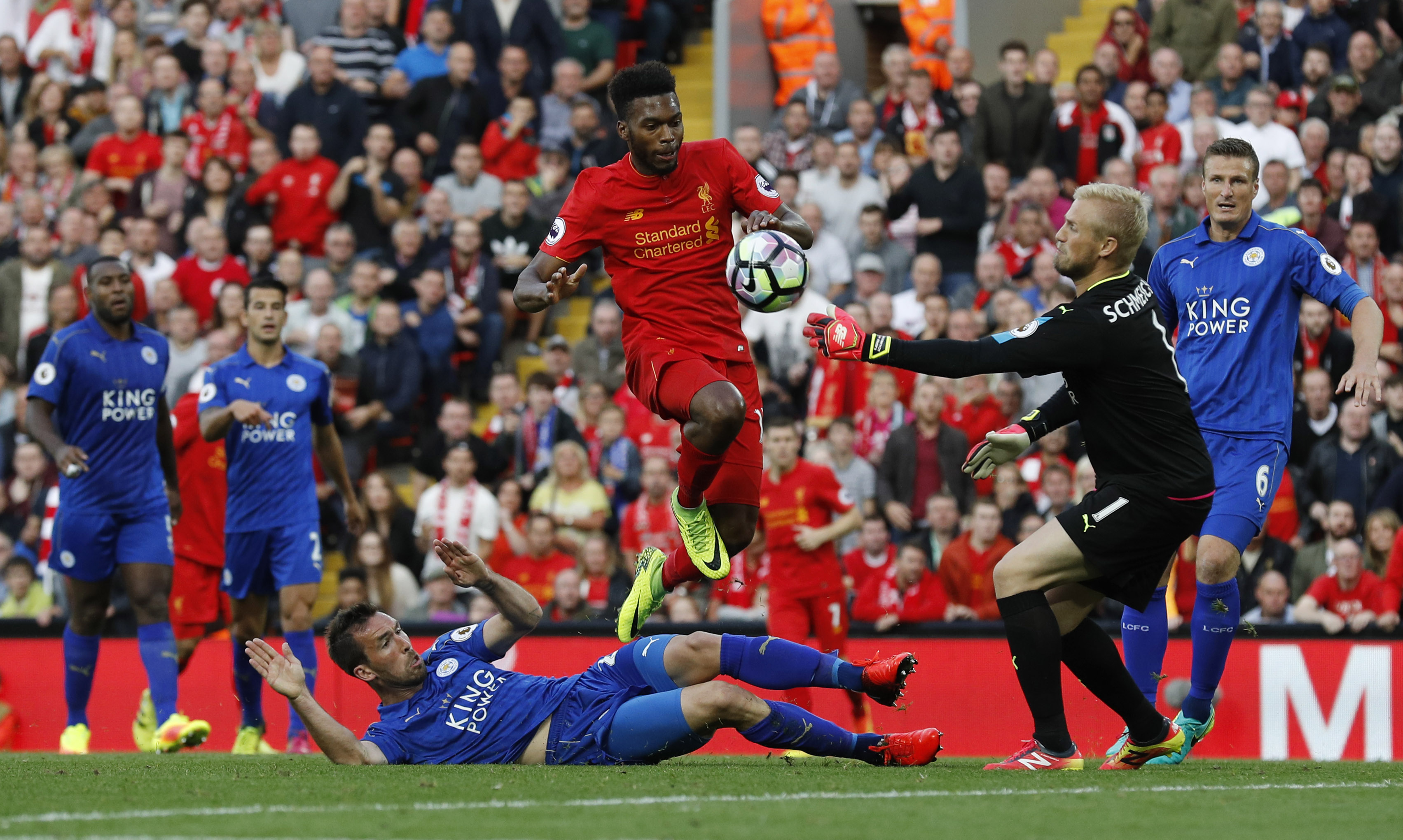 Xem Liverpool hành hạ nhà vô địch Leicester