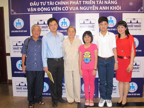 Gia đình là bệ phóng cho thành công của Anh Khôi 4 năm qua