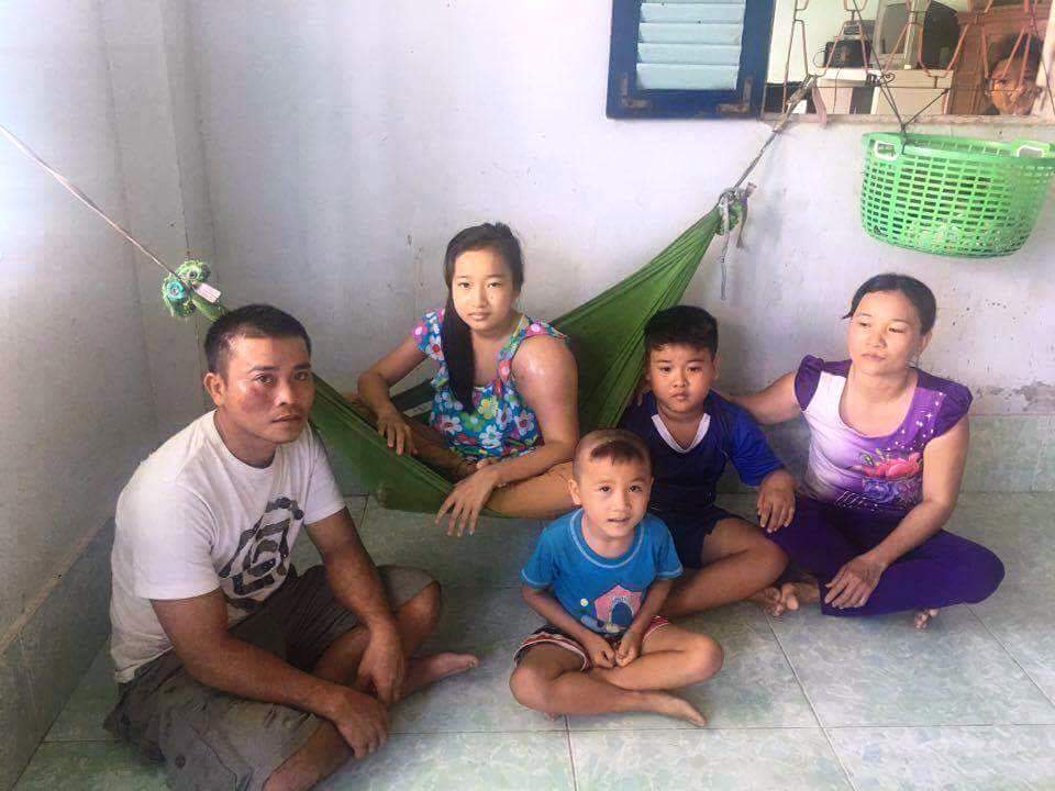 
Gia đình của em Thu hi&ecirc;̣n r&acirc;́t khó khăn

