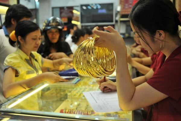 Không ngẫu nhiên vàng nổi cơn điên!