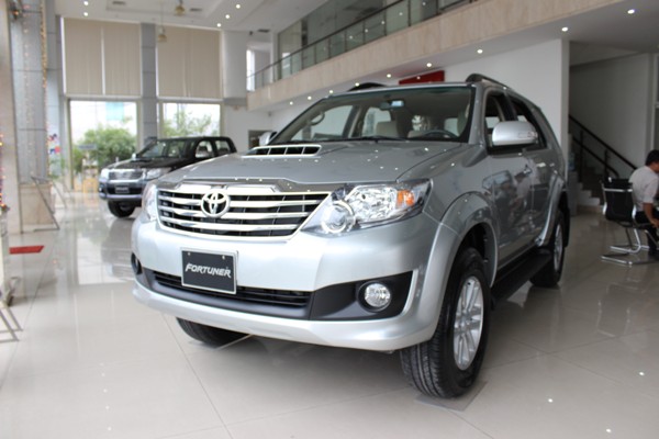 
Mẫu SUV Toyota Fortuner thế hệ cũ sắp được thay thế bởi t&acirc;n binh thiết kế sắc sảo hơn.

