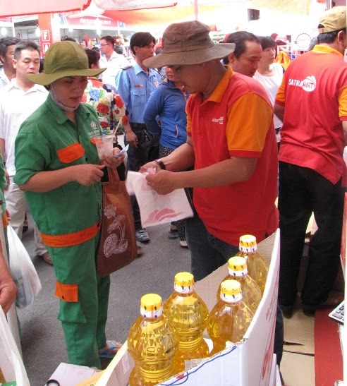 Hơn 2.100 CNVC-LĐ mua hàng giảm giá