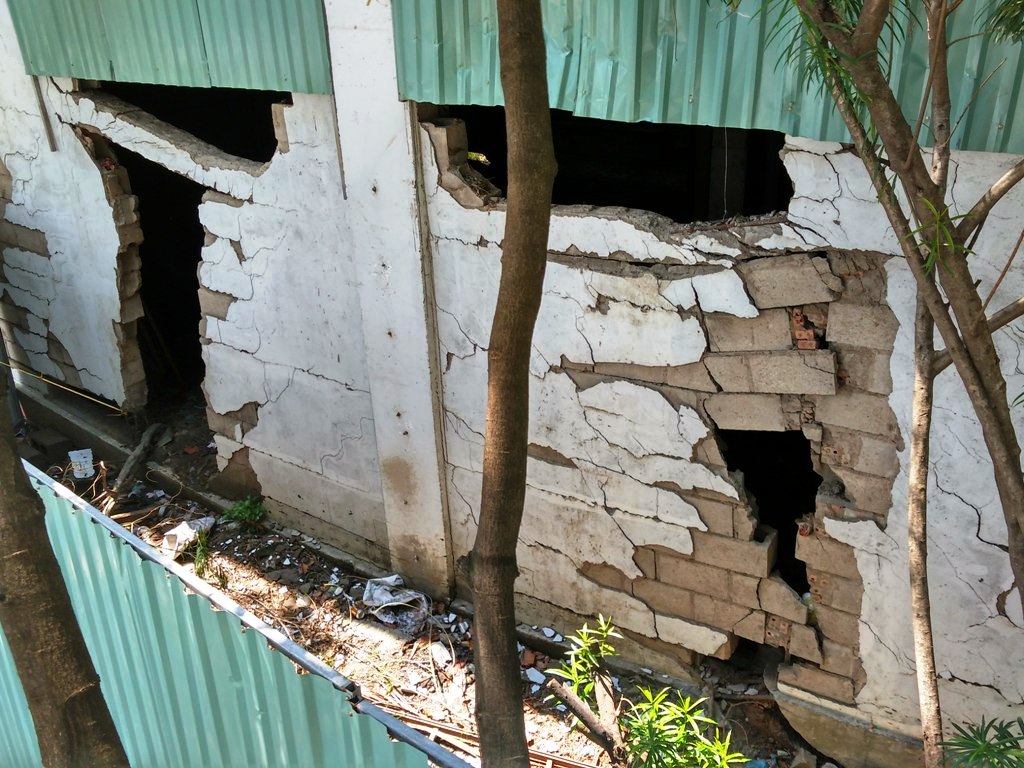 Gấp rút sửa chữa cầu vượt Nguyễn Hữu Cảnh