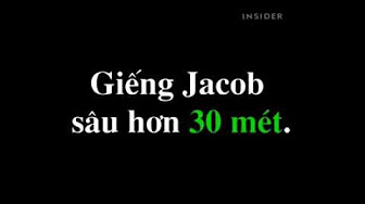 Du khách liều mạng lặn xuống giếng tử thần
