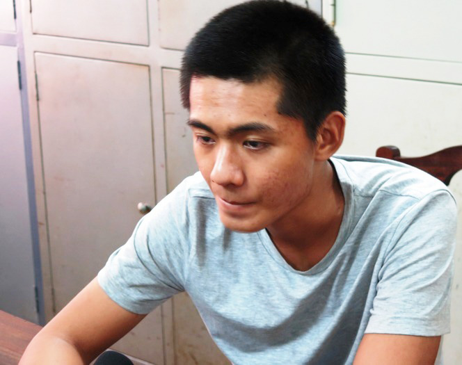 Bênh bạn gái, giết 2 người ở quán cà phê