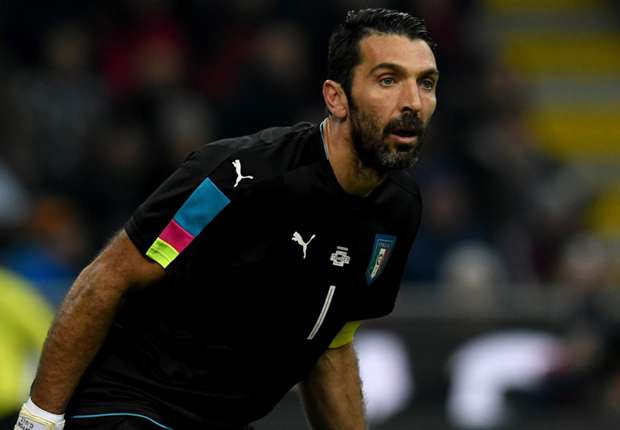 Buffon cân bằng kỷ lục "khủng" của Casillas