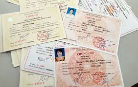 Giữ văn bằng bản chính là trái luật