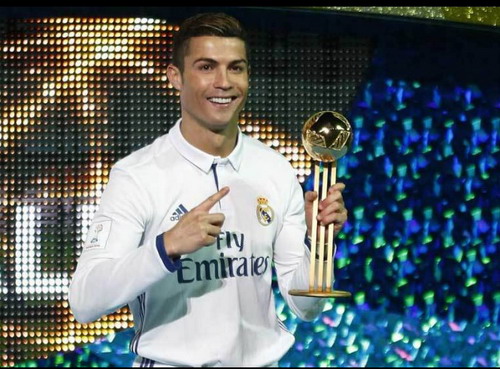 Các danh hiệu xuất sắc ồ ạt rơi vào tay Ronaldo