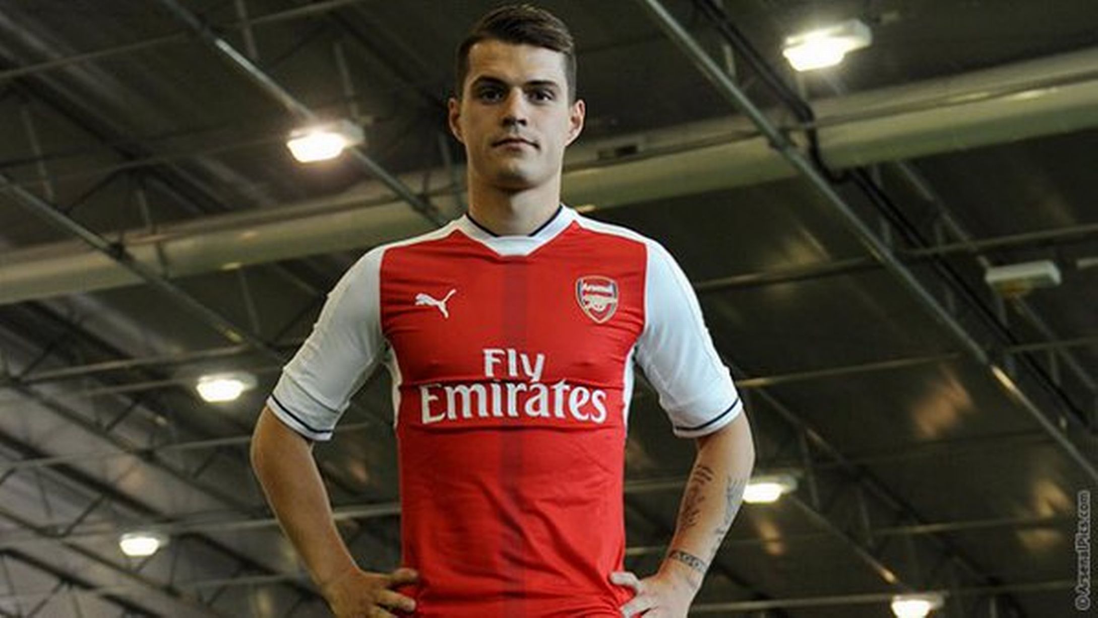 Tân binh Xhaka của Arsenal được ví như Pirlo