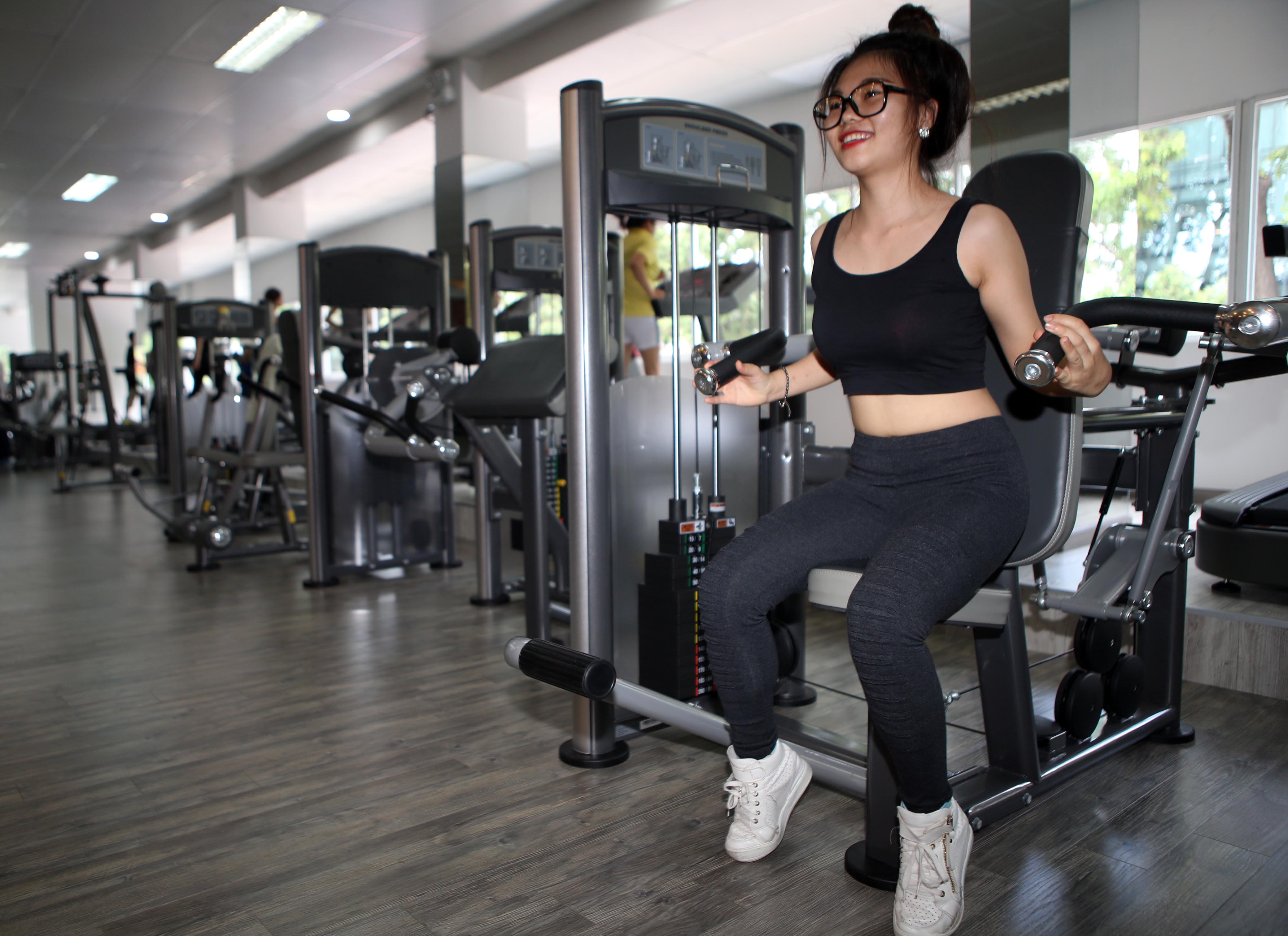 Cùng các nữ sinh viên luyện dáng đẹp