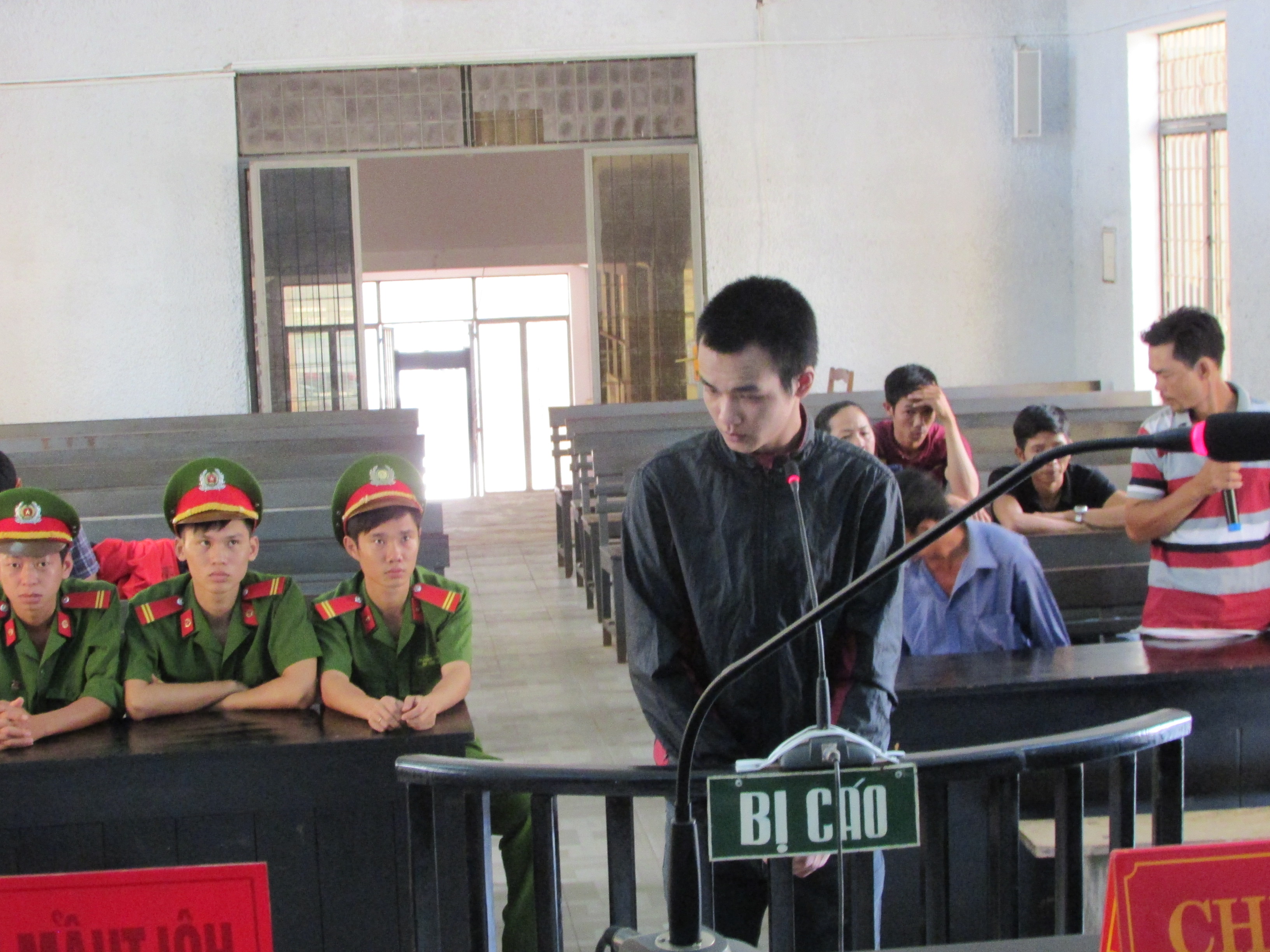 Yêu đương với bé gái 13 tuổi, thanh niên nhận 16 năm tù