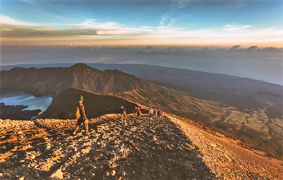 Để chinh phục đỉnh Rinjani du khách phải mất từ 2-3 ngày