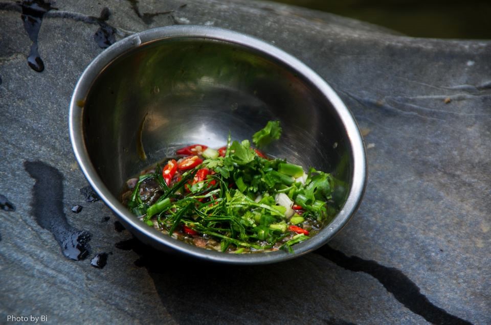 Ruột cá niên được ướp cùng gia vị