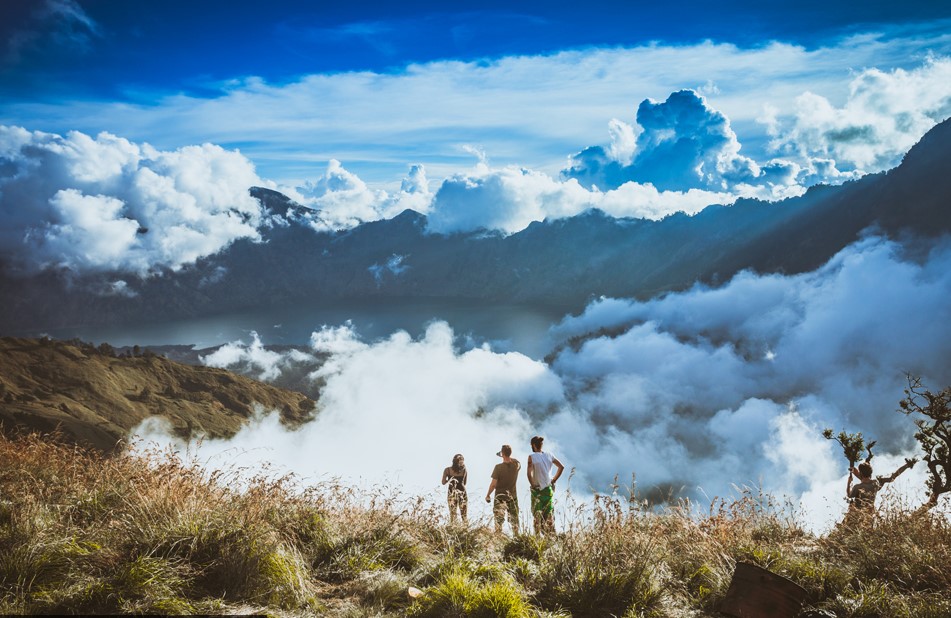 Ở đỉnh Rinjani du khách có thể chạm vào những đám mây bồng bềnh